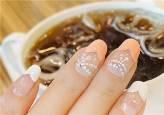 手黑適合做什么美甲好看？手膚色暗沉適合的指甲油
