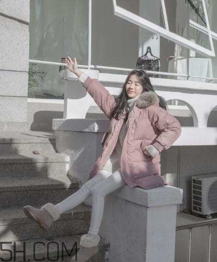 冬天白色褲子配什么鞋？冬天白色褲子搭配鞋子圖片