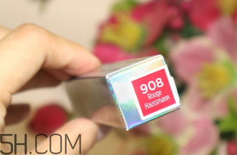歐萊雅908是什么顏色？歐萊雅釉光唇膏固體唇釉908試色
