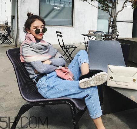 牛仔褲粘上502怎么辦？牛仔褲上的膠水怎么洗掉？