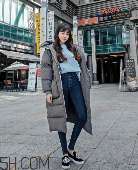 棉襖配牛仔褲好看嗎？棉服搭配牛仔褲圖片