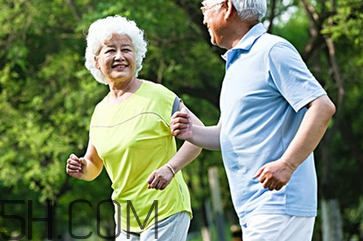 跑步機(jī)適合老年人嗎？老年人跑步有什么好處呢？