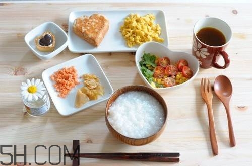 早上運(yùn)動(dòng)多久可以吃早餐？早上運(yùn)動(dòng)后什么時(shí)候吃早餐？
