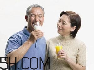 老人缺鈣有什么害處？老人如何補(bǔ)鈣？