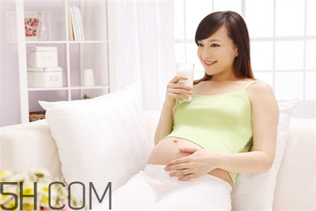 成人為什么也要喝奶粉？成人喝奶粉的好處有哪些？