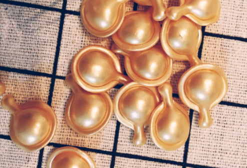 雅頓金膠怎么打開？雅頓金膠膠囊怎么扭開？