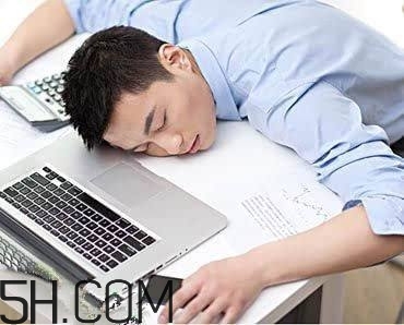 上班族怎么正確睡午覺？怎么正確的在公司睡午覺？