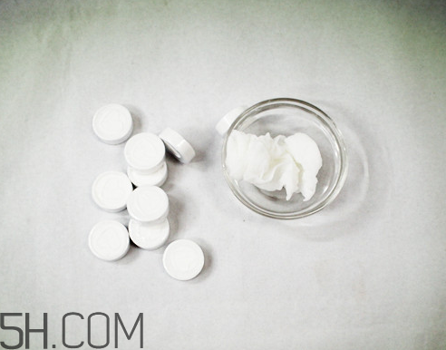 怎樣判斷壓縮面膜有熒光劑？壓縮面膜用酸奶怎么泡？