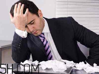 焦慮癥的表現(xiàn)是怎樣的？焦慮癥對身體有什么危害？