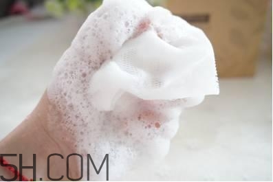 用了嘉娜寶洗顏粉還用洗面奶嗎？洗顏粉的正確打開方式