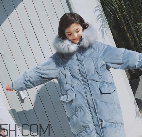 羽絨服面料錦綸和聚酯纖維哪個(gè)好？羽絨服軟的好還是硬的好？