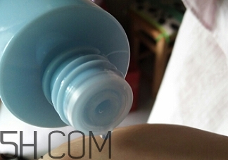 歐詩漫智慧水油不油？歐詩漫智慧水適合油皮嗎