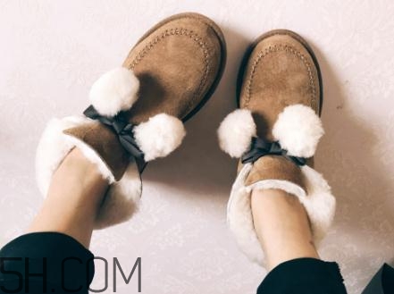 ugg雪地靴要穿襪子嗎？ugg是光腳穿嗎？