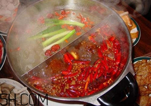 食道癌由什么原因引起的？食道癌晚期有什么癥狀？