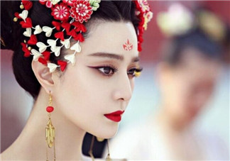 迪奧999啞光和滋潤怎么區(qū)分 試色對比哪個更好看