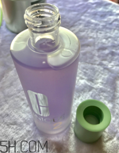 倩碧爽膚水哪個不含酒精？哪個適合敏感皮？