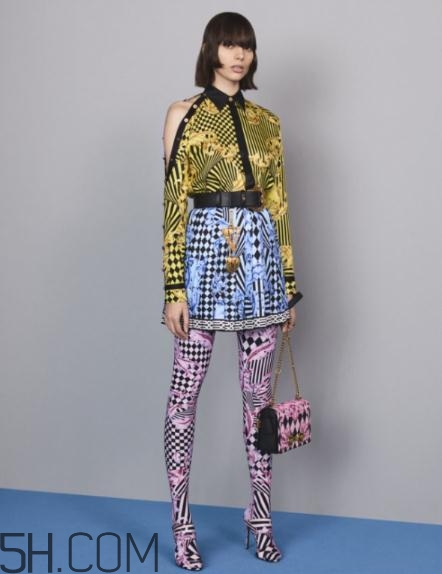 versace2018早秋服裝系列好看嗎_有哪些款式？