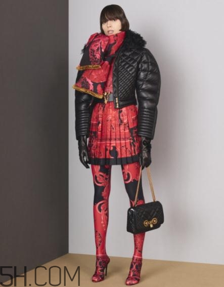 versace2018早秋服裝系列好看嗎_有哪些款式？