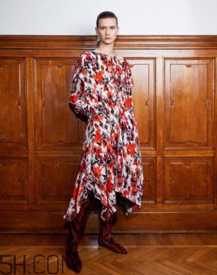 roberto cavalli2018早秋服裝系列好看嗎_有哪些款式？