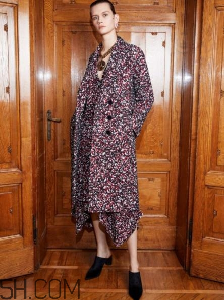 roberto cavalli2018早秋服裝系列好看嗎_有哪些款式？