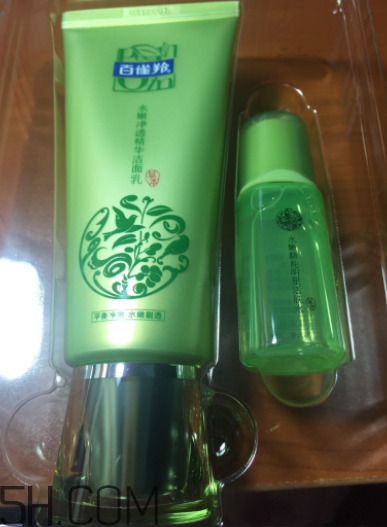 百雀羚泡沫潔面乳洗后緊繃嗎？適合干皮嗎？