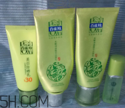百雀羚泡沫潔面乳洗后緊繃嗎？適合干皮嗎？