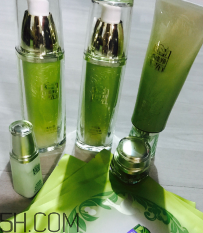 百雀羚水能量套盒適合油皮嗎？適合秋冬用嗎？
