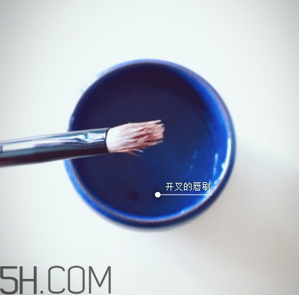 唇刷怎么用？唇刷怎么蘸取口紅
