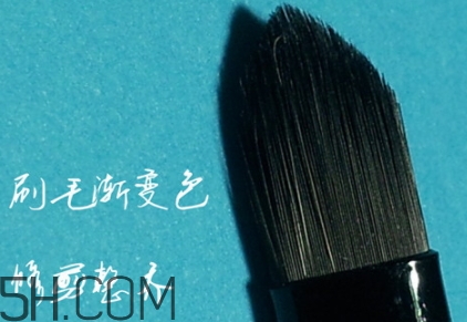 唇刷怎么用？唇刷怎么蘸取口紅