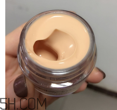 Olay素顏眼霜油不油？適合什么膚質(zhì)？