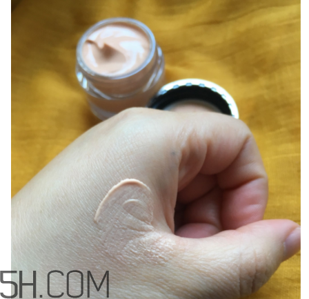 Olay素顏眼霜油不油？適合什么膚質(zhì)？
