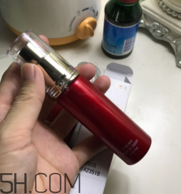 Olay小臉精華露適合什么季節(jié)用？什么膚質(zhì)？