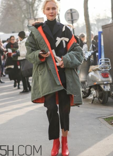穿短靴怎么配衣服好看？短靴搭配什么上衣？