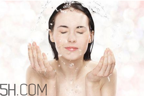 素顏霜v7真的不用卸妝嗎？卸妝時(shí)水溫要注意什么？