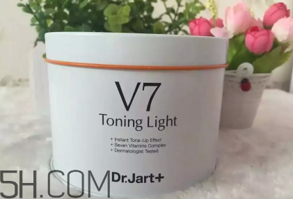 素顏霜v7真的不用卸妝嗎？卸妝時(shí)水溫要注意什么？