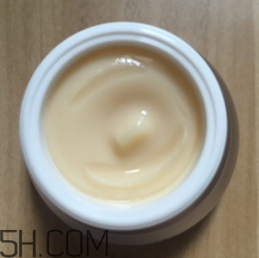 sum37魔法眼霜油不油？油皮能用嗎？