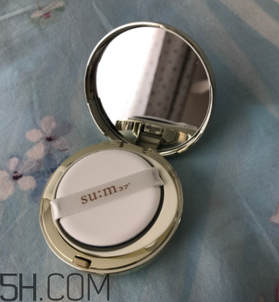 sum37空氣感氣墊霜浮粉嗎？適合油皮嗎？
