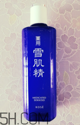 雪肌精化妝水適合干皮嗎？適合痘肌嗎？