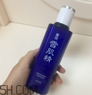 雪肌精化妝水盈潤型適合油皮嗎？適合夏季嗎？