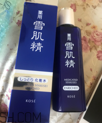 雪肌精化妝水盈潤型是清潔水嗎？能美白嗎？