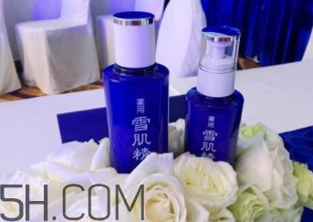雪肌精化妝水盈潤型是清潔水嗎？能美白嗎？