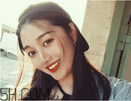 中午睡覺要卸妝嗎？怎么避免帶妝睡覺的危害？
