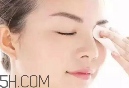 什么時候適合用卸妝油？洗臉撲可以卸妝么？
