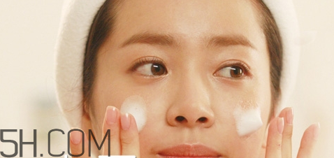 敏感肌膚用什么卸妝產(chǎn)品？臉上有紅血絲用什么卸妝？