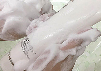 sum37泡沫潔面膏洗后緊繃嗎？干皮能用嗎？