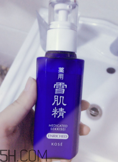 雪肌精盈潤(rùn)乳液適合油皮嗎？適合夏季嗎？
