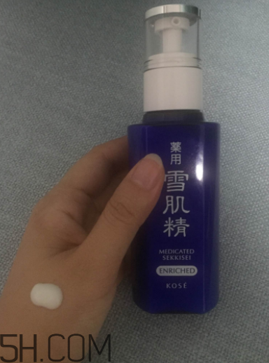 雪肌精盈潤(rùn)乳液適合油皮嗎？適合夏季嗎？