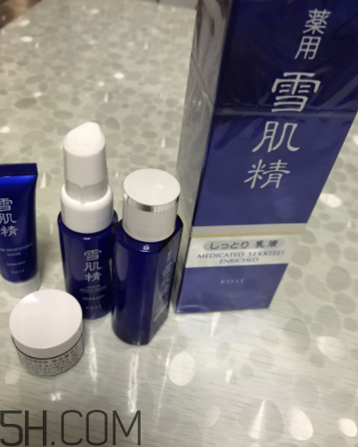 雪肌精盈潤(rùn)乳液適合油皮嗎？適合夏季嗎？
