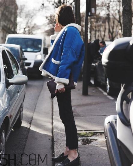 羊羔絨牛仔外套怎么搭配？羊羔絨牛仔外套搭配女