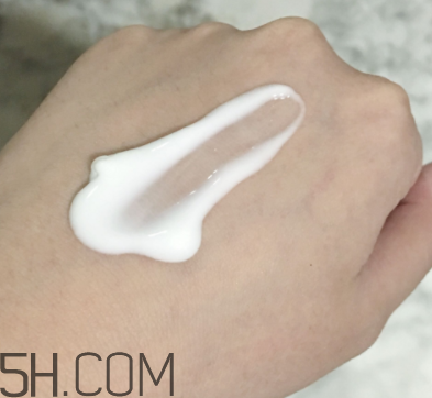 雪肌精盈潤乳液含藥物成分嗎？安全嗎？